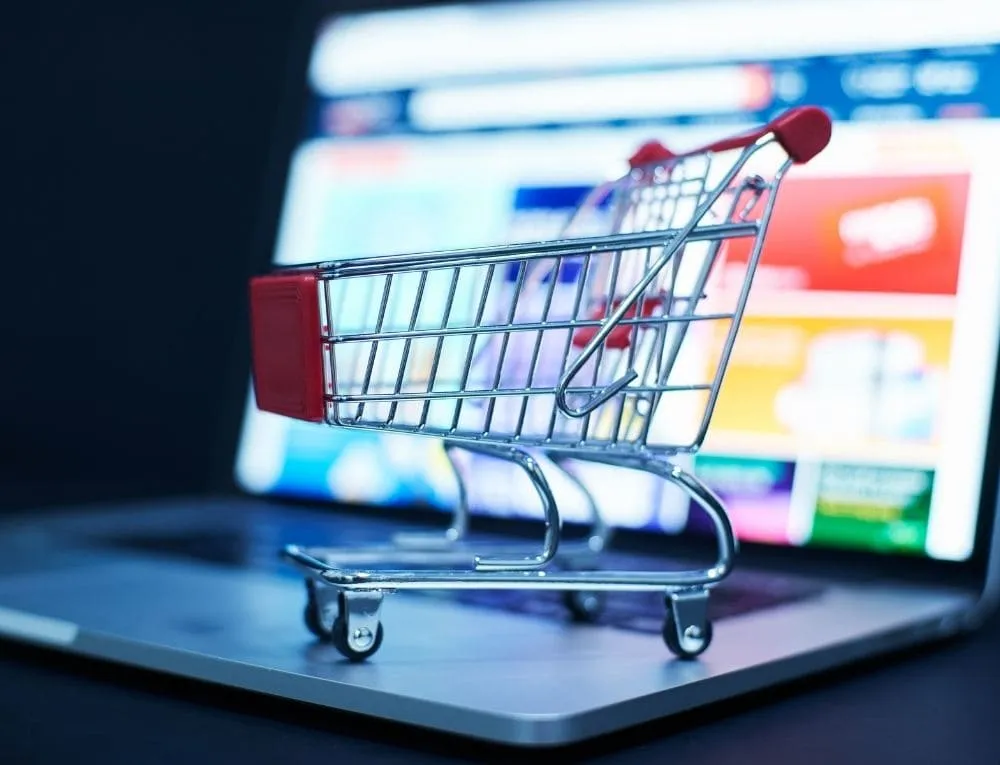 عربة تسوق فوق لاب توب عربة تسوق فوق لاب توب