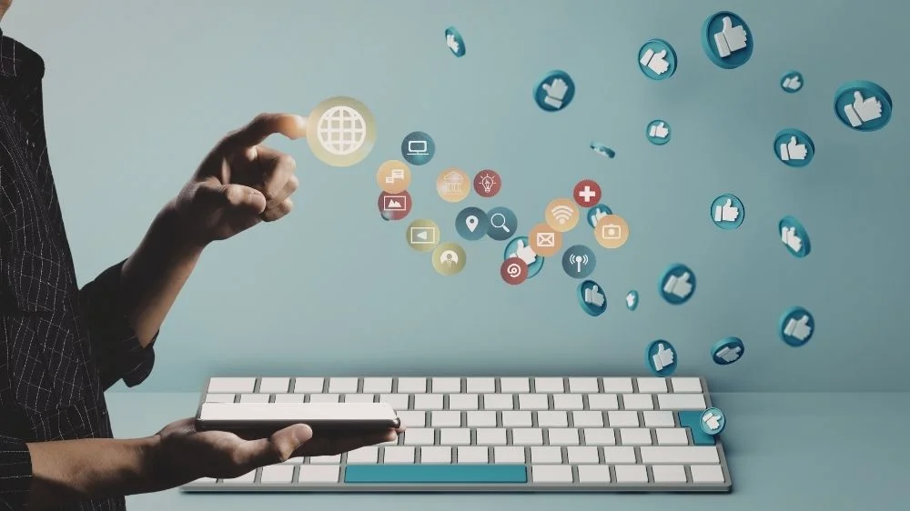 مشروع إدارة منصات التواصل الاجتماعي المختلفة مشروع إدارة منصات التواصل الاجتماعي المختلفة