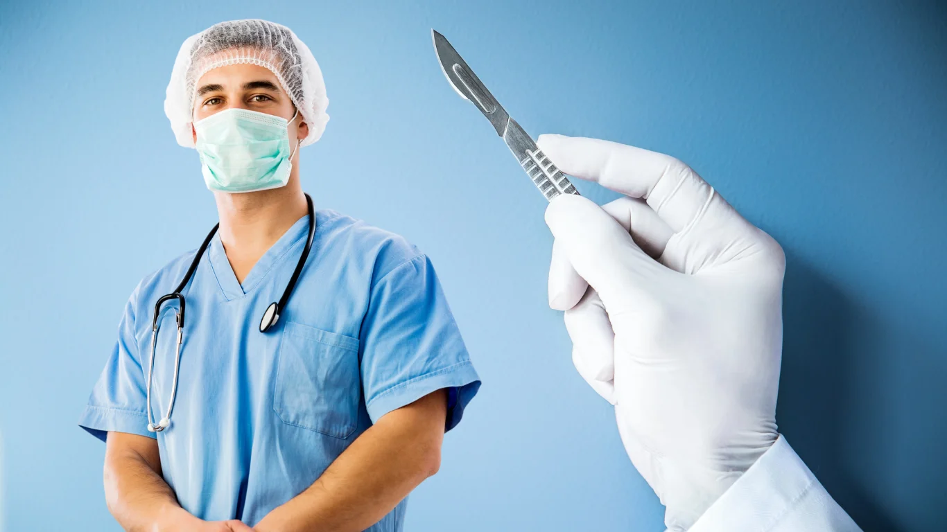 وظيفة الطبيب الجراح